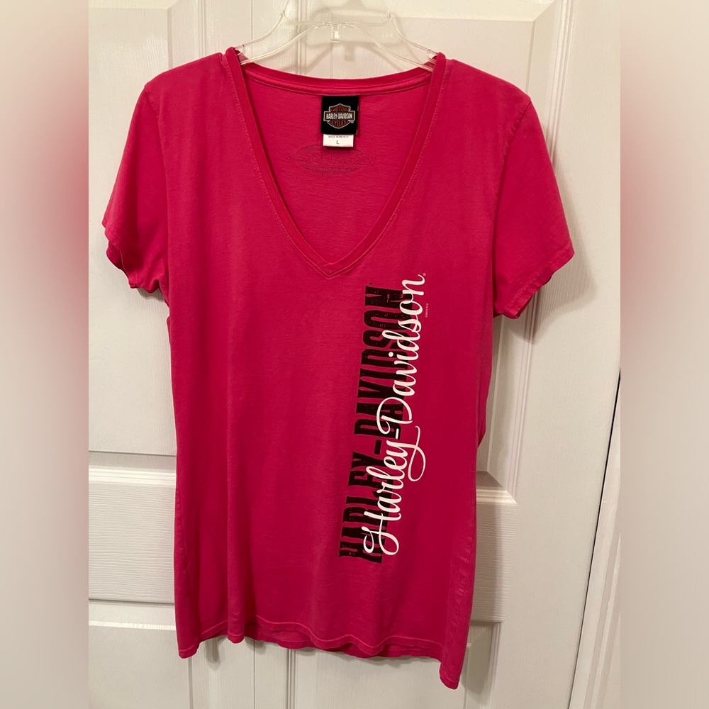 NWOT ~ Harley Davidson ~ Pink V-neck women’s t-shirt. Size:   Large